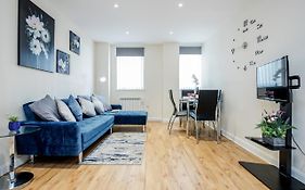 Queens Serviced Apartments - F1